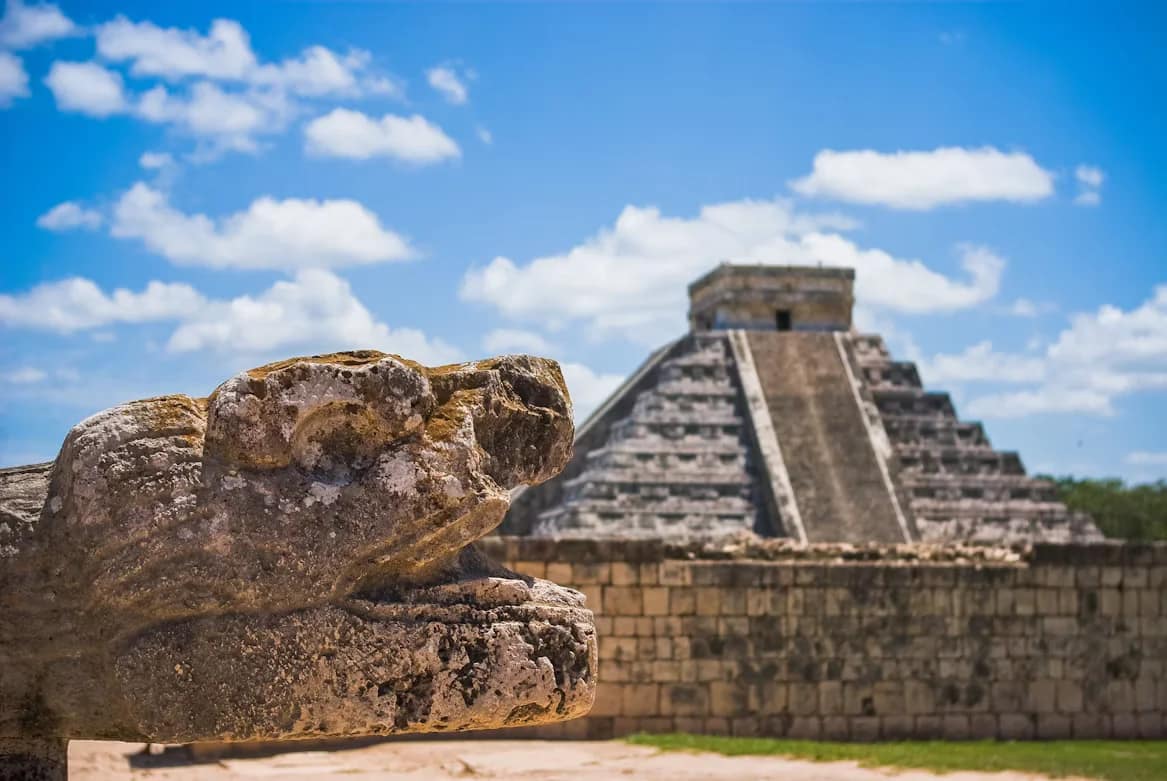 Imagen espectacular de Chichén Itzá, México, 25 de julio día fuera del tiempo